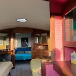 La Roulotte Pop Des Grillots Bed and breakfast 3*