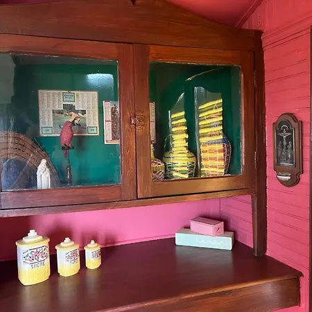 Bed and breakfast La Roulotte Pop Des Grillots
